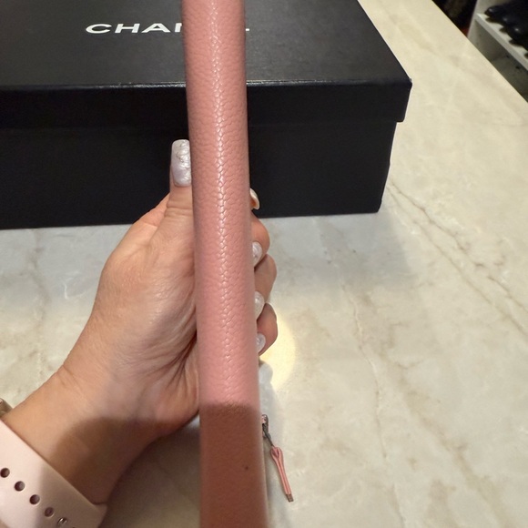 Chanel Caviar Large Timeless
CC Zip Around Wallet in pink in EUC come with card - Picture 13 of 15